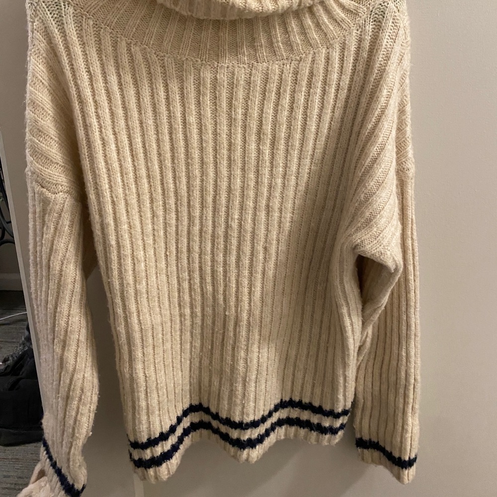 Sweater ROOLEE brand - Picture 2 of 2